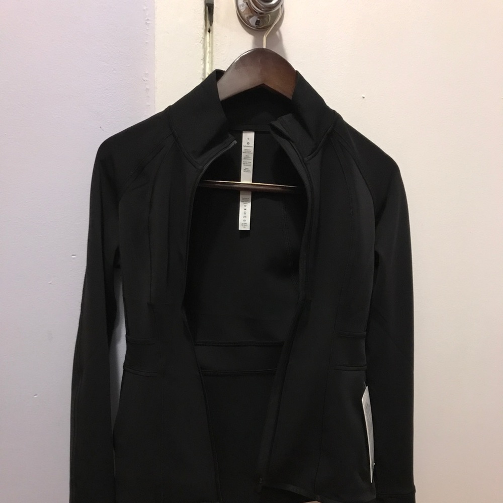 NWT Lululemon in profile jacket size 4